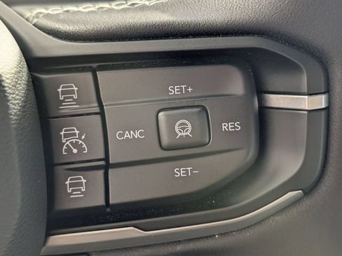Certified 2026 Jeep Cherokee Overland w/ Advanced Pro Tech Group AWD/4WD image 18
