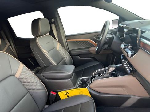 Used 2023 GMC Canyon Denali image 15