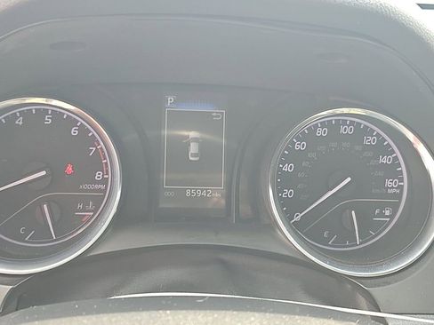 Used 2020 Toyota Camry SE FWD image 19