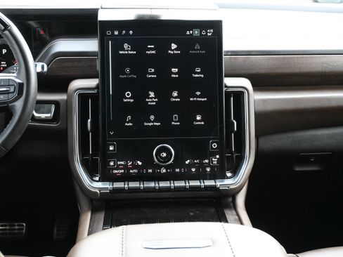 Used 2025 GMC Yukon Denali Ultimate image 34