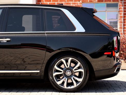 Used 2022 Rolls-Royce Cullinan w/ Cullinan Package AWD/4WD image 26