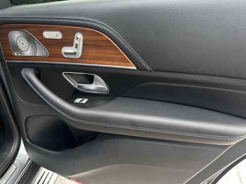 Certified 2025 Mercedes-Benz GLS 580 4MATIC image 19
