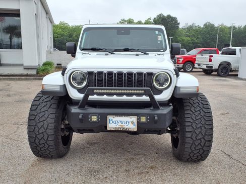 Used 2024 Jeep Gladiator Sport AWD/4WD image 19