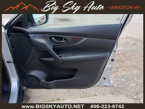 Used 2019 Nissan Rogue S image 18