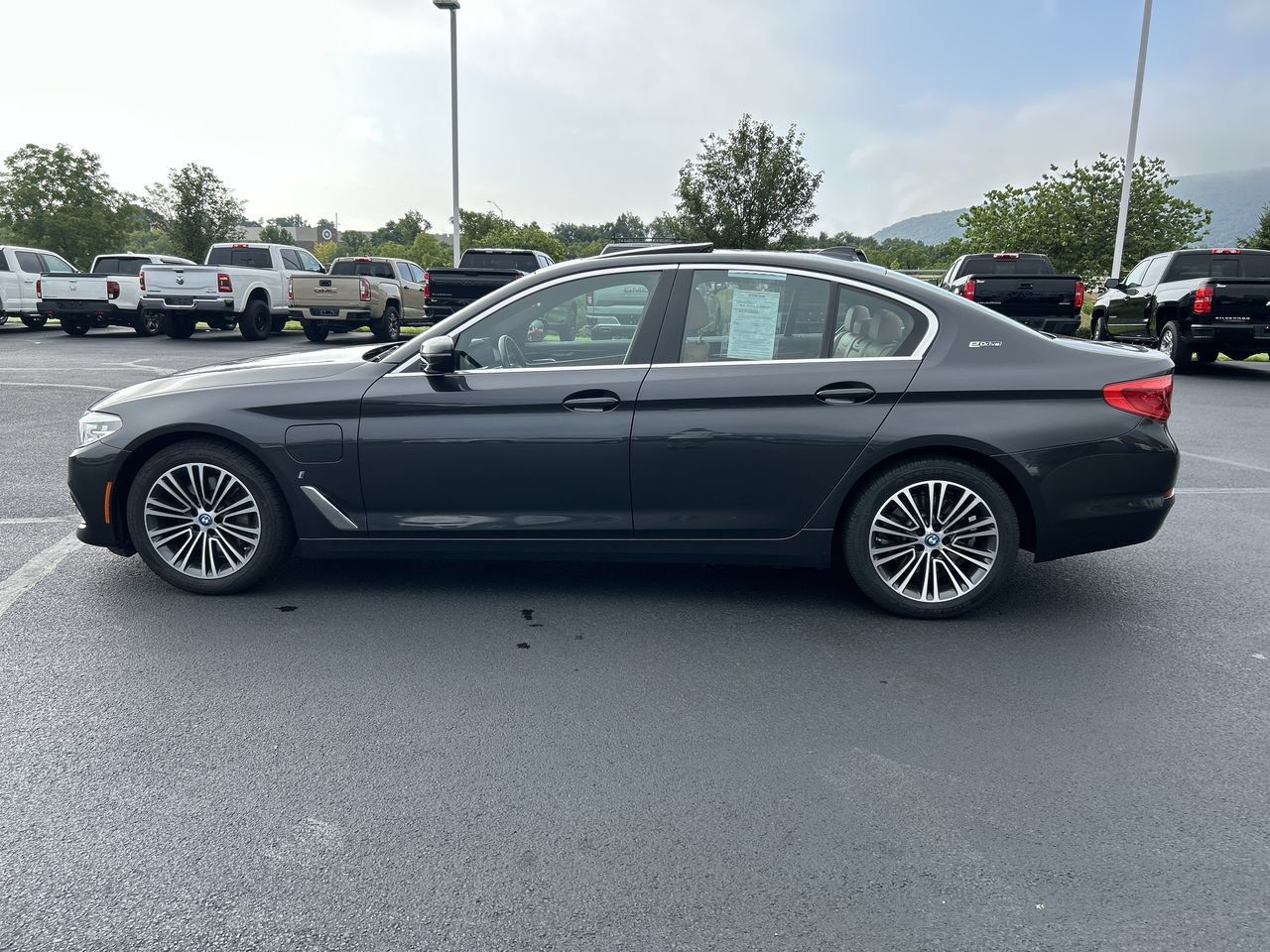 Used 2019 BMW 530e xDrive w/ Convenience Package AWD/4WD image 4