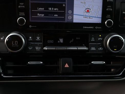 Used 2021 Toyota Highlander XLE image 34