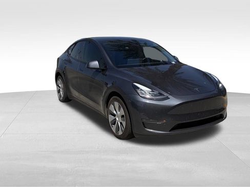 Used 2021 Tesla Model Y Long Range AWD/4WD image 3
