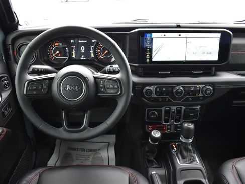 Used 2025 Jeep Wrangler Unlimited Rubicon AWD/4WD image 3
