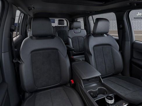 New 2025 Jeep Grand Cherokee L Altitude AWD/4WD image 16