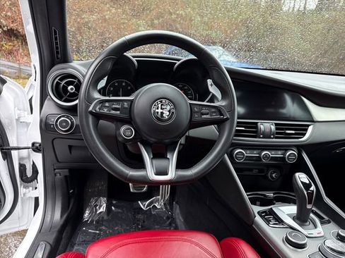 Used 2023 Alfa Romeo Giulia Veloce image 20
