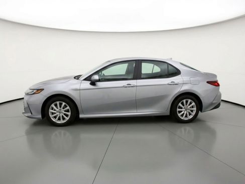 Used 2025 Toyota Camry LE FWD image 5