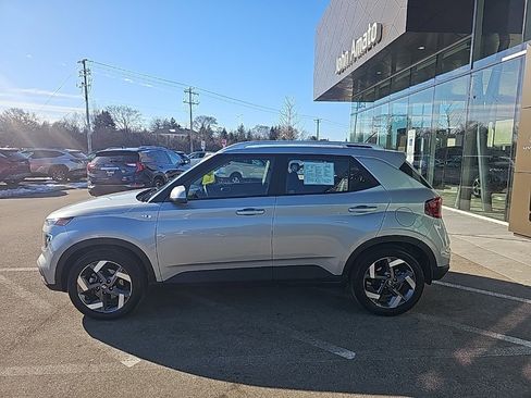 Certified 2023 Hyundai Venue SEL image 2
