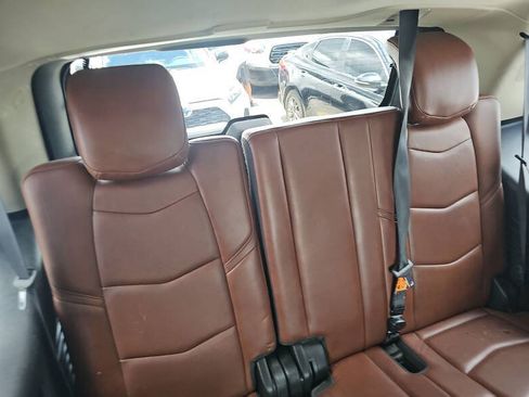 Used 2018 Cadillac Escalade Premium Luxury AWD/4WD image 7
