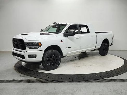 Used 2023 RAM 2500 Laramie AWD/4WD image 3
