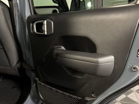 Used 2025 Jeep Gladiator Sport image 30