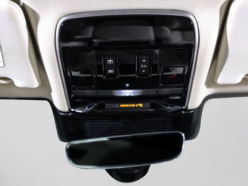 Used 2025 Land Rover Range Rover SE AWD/4WD image 29