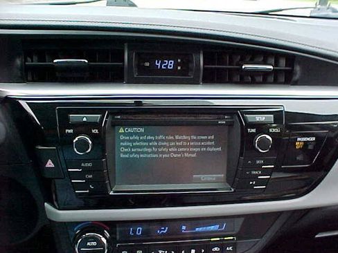 Used 2015 Toyota Corolla LE w/ Body Protection Package #1 FWD image 18