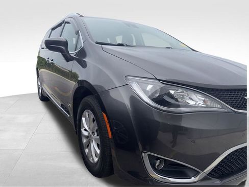 Used 2018 Chrysler Pacifica Touring-L w/ Advanced Safetytec Group FWD image 4