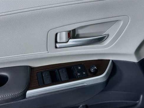 Certified 2024 Toyota Sienna XLE FWD image 19