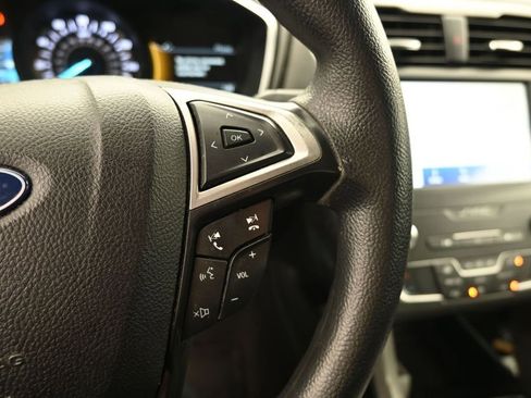Used 2020 Ford Fusion SE FWD image 29
