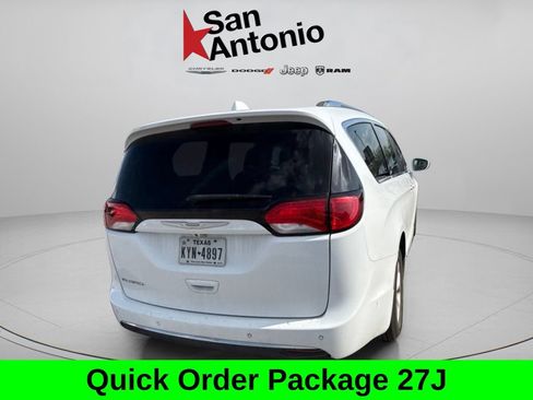 Used 2017 Chrysler Pacifica Touring-L Plus w/ Advanced Safetytec Group FWD image 10