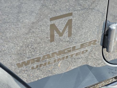 Used 2016 Jeep Wrangler Unlimited Rubicon w/ Connectivity Group image 39