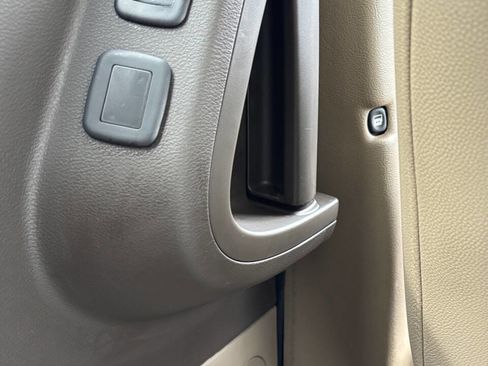 Used 2012 Chrysler Town & Country Touring-L w/ Trailer Tow Group image 32