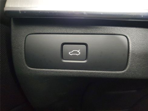Used 2025 Volvo XC90 B5 Core AWD/4WD image 35