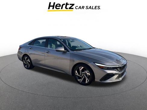 Used 2025 Hyundai Elantra SEL image 1