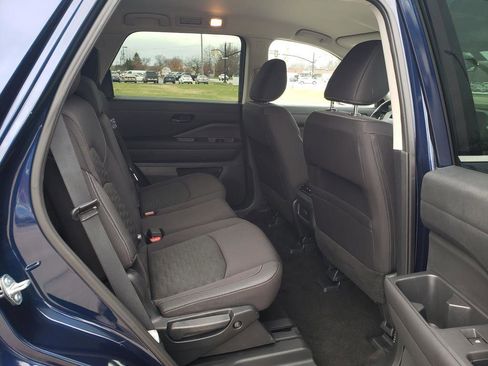 Certified 2025 Nissan Pathfinder SV image 27