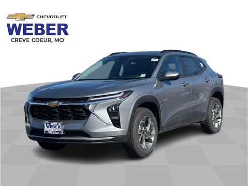 Used 2025 Chevrolet Trax LT w/ Driver Confidence Package image 1