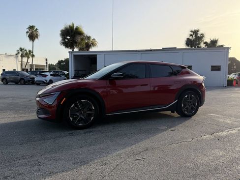 Certified 2025 Kia EV6 Light w/ Light LR Technology Package AWD/4WD image 9
