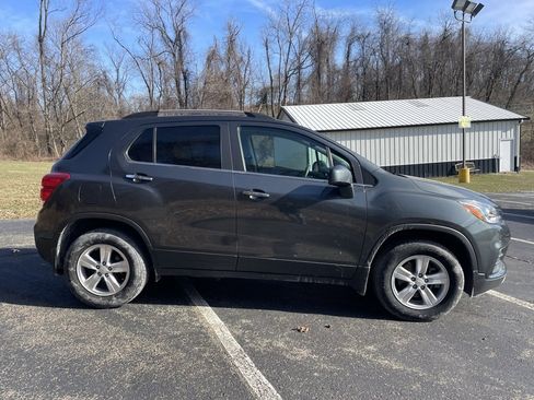 Certified 2018 Chevrolet Trax LT w/ LT Convenience Package image 2