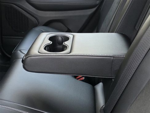 New 2025 Jeep Grand Cherokee Altitude image 10