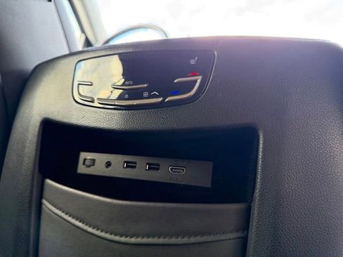 Used 2019 Cadillac Escalade Luxury AWD/4WD image 19
