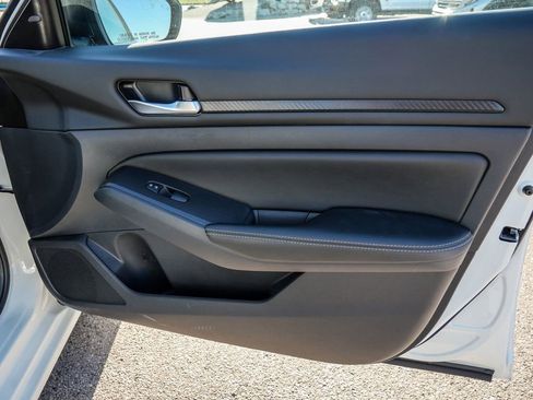 Used 2025 Nissan Altima 2.5 SV image 16