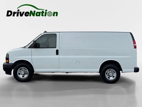 Used 2018 Chevrolet Express 2500 w/ Driver Convenience Package RWD image 8
