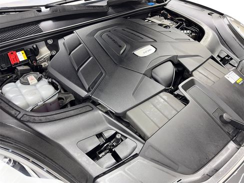Used 2022 Porsche Cayenne image 75