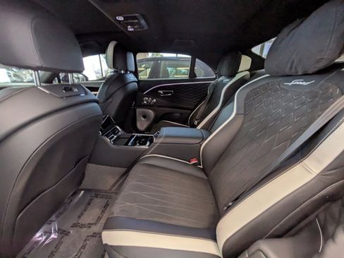 Used 2023 Bentley Flying Spur W12 image 9