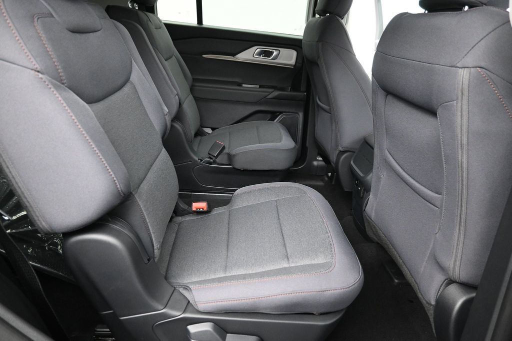 Used 2026 Ford Explorer Active AWD/4WD image 22