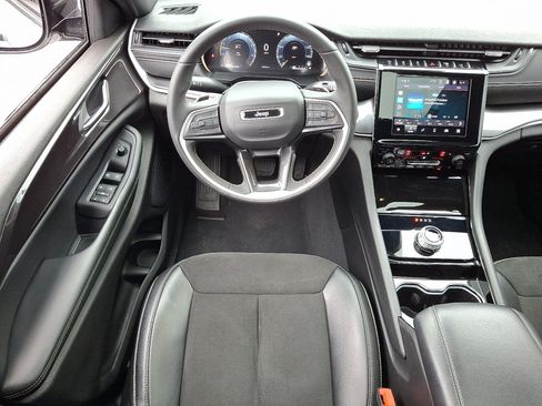 Used 2023 Jeep Grand Cherokee Altitude image 22