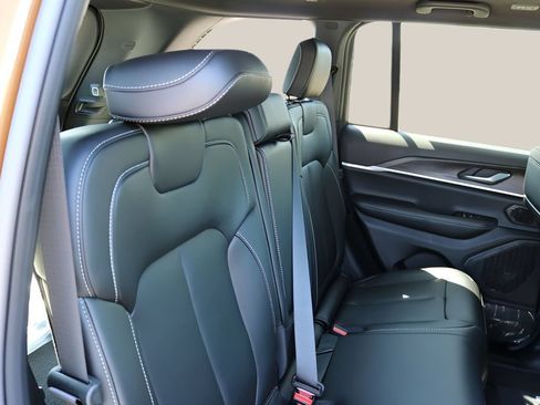 New 2026 Jeep Grand Cherokee Limited AWD/4WD image 19