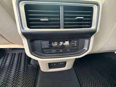 Used 2026 Volkswagen Atlas SE AWD/4WD image 8