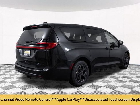 Used 2022 Chrysler Pacifica Touring-L w/ Uconnect Theater Family Group FWD image 24