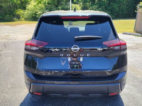 Used 2024 Nissan Rogue S FWD image 3