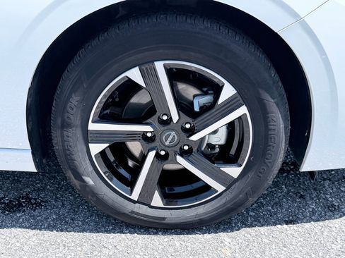 Used 2025 Nissan Sentra SV FWD image 32