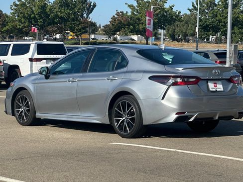 Used 2021 Toyota Camry SE FWD image 6