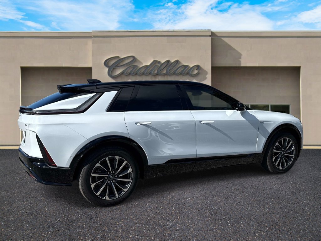 New 2027 Cadillac Lyriq Sport w/ LPO, Floor Liner Package AWD/4WD image 3