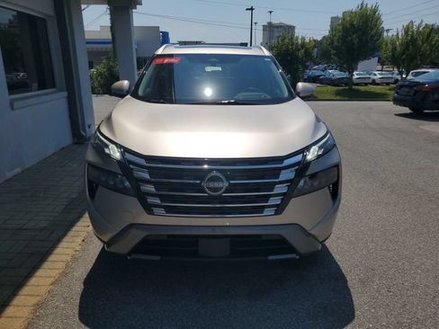 Certified 2025 Nissan Rogue SL w/ SL Premium Package FWD image 14