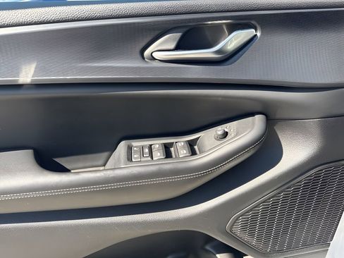 Used 2023 Jeep Grand Cherokee L Laredo image 25